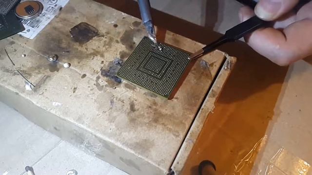 Попытка сделать из трех нерабочих 9800GT одну рабочую. Получится? смотреть онлайн