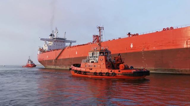 PETROATLANTIC Giant Red Vessel, Tanker from Bahamas, Ship in Gdańsk Poland | 4K (16.3.2021) смотреть онлайн