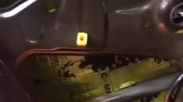Закончили клеить первый слой вибропласта в салон автомобиля Тойота Камри смотреть онлайн