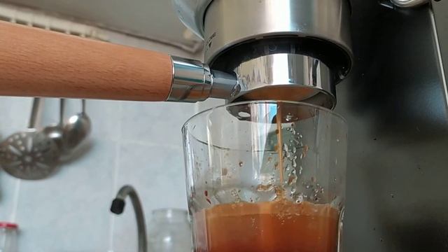 Test с бездонным холдером, на Delonghi EC 685☕ смотреть онлайн