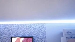 Скрытая подсветка потолочного плинтуса на натяжном потолке