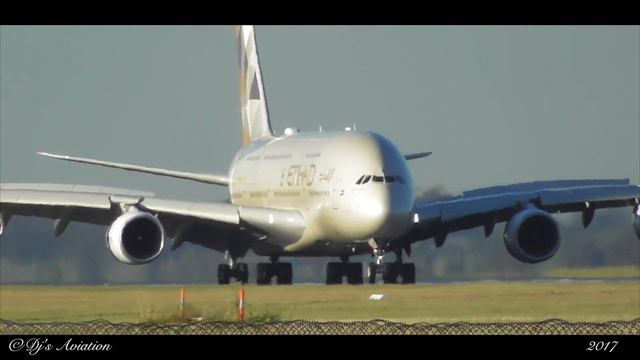 STUNNING Etihad Airways AIRBUS A380 Landing at Melbourne Airport смотреть онлайн