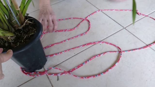 SUPORTE SUSPENSO PARA VASOS-ROSA LILI JARDINS. смотреть онлайн