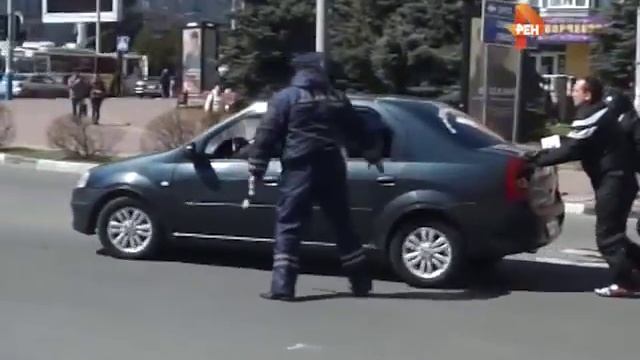 В Брянске ГИБДД и байкеры открыли мотосезон акцией «Водитель! Подмигни мотоциклисту!». смотреть онлайн