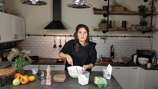 ИДЕАЛЬНЫЕ СЫРНИКИ ИЗ ТВОРОГА с Карамелизированной Хурмой и Цитрусовой Сметаной / диетический рецепт смотреть онлайн