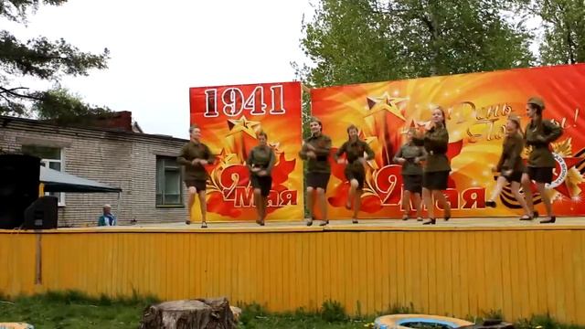 Коллектив Дашенька__Военное попурри смотреть онлайн