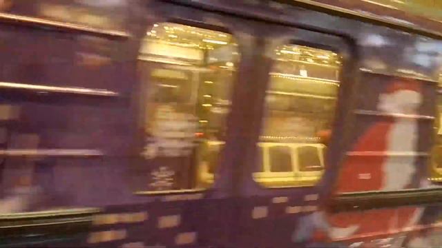 Новогодний Электропоезд 81-710 Еж-3 на станции метро Котельники смотреть онлайн