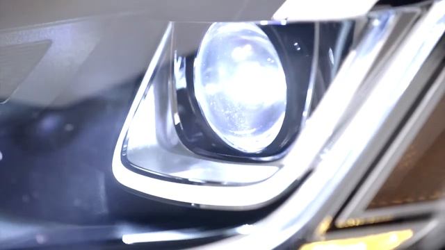 2015 Volkswagen Touareg - Bi-Xenon Headlights with Adaptive Front-lighting System смотреть онлайн