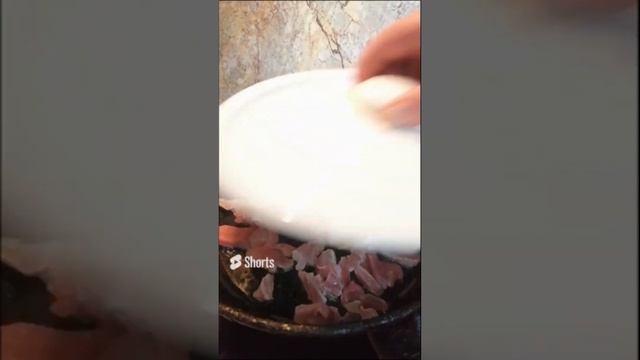 НАШУМЕВШИЕ ЯЙЦА С ПОМИДОРАМИ ЛУЧШИЙ РЕЦЕПТ ПРИГОТОВЛЕНИЯ ОМЛЕТА | Супер воздушный омлет-суфле смотреть онлайн