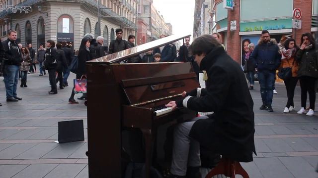 mozart turkish march piano in street ! смотреть онлайн