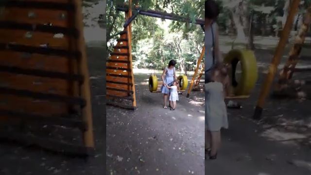 ВЛОГ : Новая детская площадка♦️Не забыли и про деток с особенными потребностями смотреть онлайн