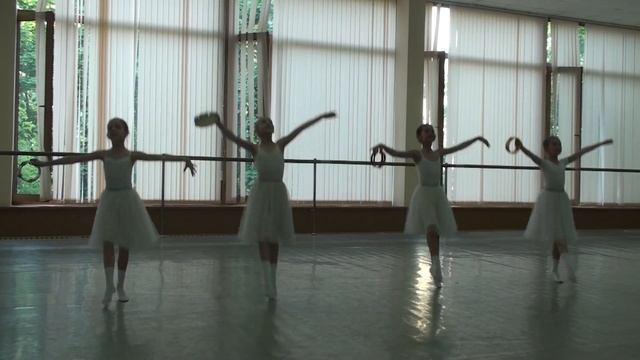 Подготовительный класс Вихревой Н.А. (МГАХ-2014) - ТАРАНТЕЛЛА №4 смотреть онлайн