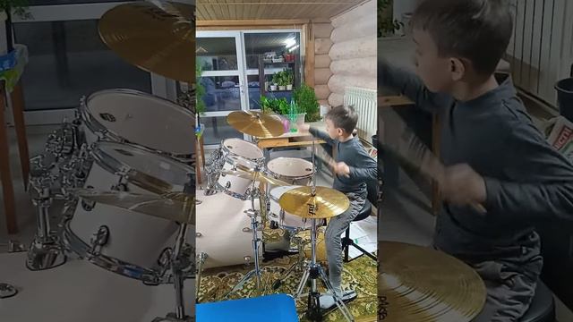 играю на барабанах смотреть онлайн