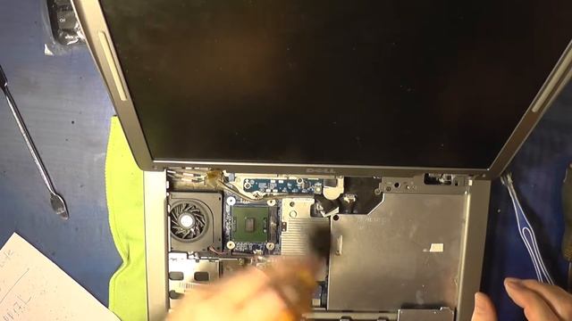 Замена матрицы ноутбука DELL Latitude D520 (PP17L). смотреть онлайн