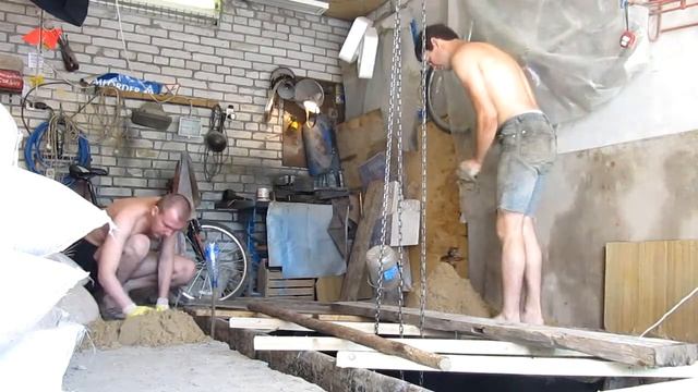 Абр заложил камень в строительство.avi