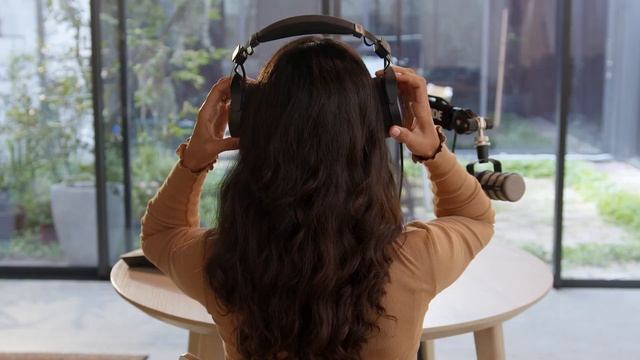 RODE NTH100 - Professional Over-Ear Headphones смотреть онлайн