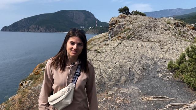 Красивое место Крыма. Алушта, санаторий Утес, мыс Плака. Растут кактусы, очень необычное место Крым смотреть онлайн