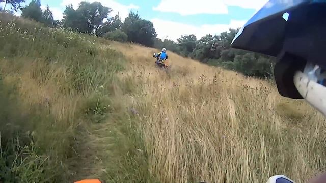 KTM 690 ENDURO R Vs SUZUKI DRZ400SM вдоль р.Воря