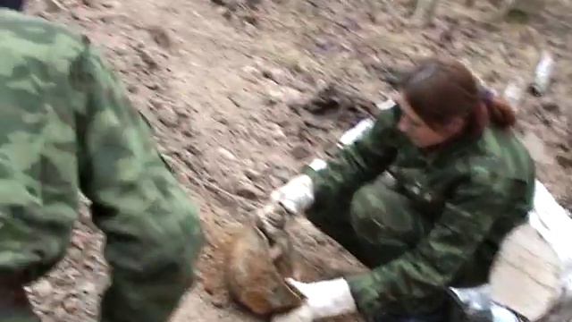 Октябрь 2005 года, поисковый отряд «Отечество» проводит раскопки у деревни Бренево смотреть онлайн