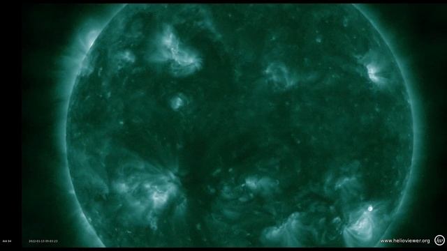 THE SUN TODAY - 14TH JANUARY 2022 - M FLARE + COMET смотреть онлайн