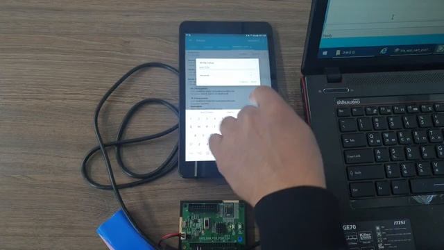 BLE App UART example with nRF52811 board смотреть онлайн