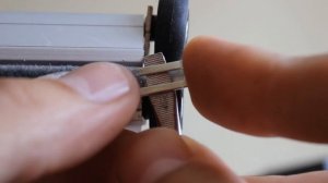 Двери шкафа купе.Фиксатор щетки.