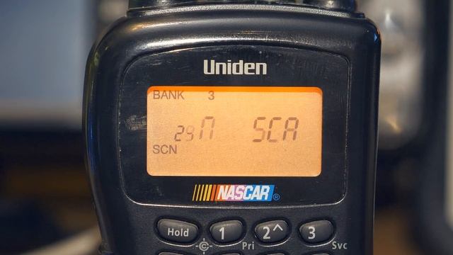 Uniden BC72XLT Дешевый сканер. Приёмник 25 - 512 МГц. Слушаем разные сигналы. Обзор. смотреть онлайн
