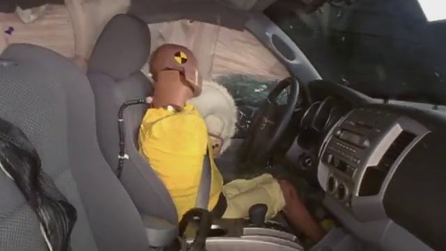 2008 Toyota Tacoma side IIHS crash test смотреть онлайн