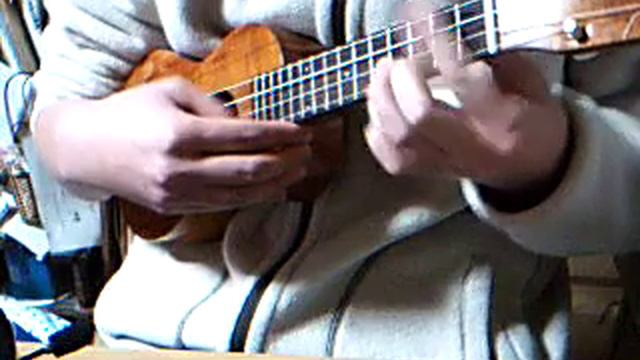 「MENUETT」 on ukulele смотреть онлайн