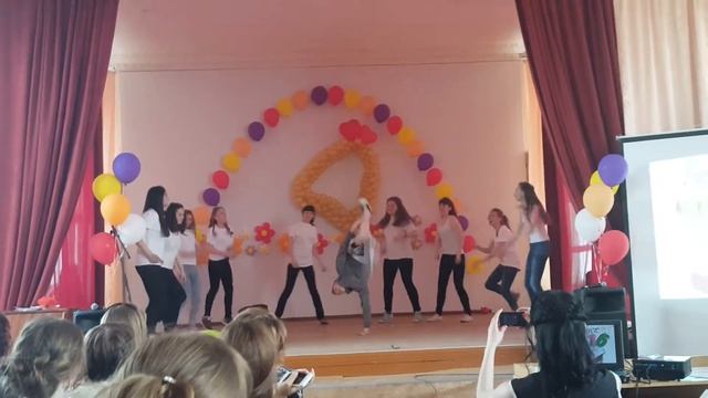 Последний звонок, танец 9 Б г. Нижний Тагил смотреть онлайн