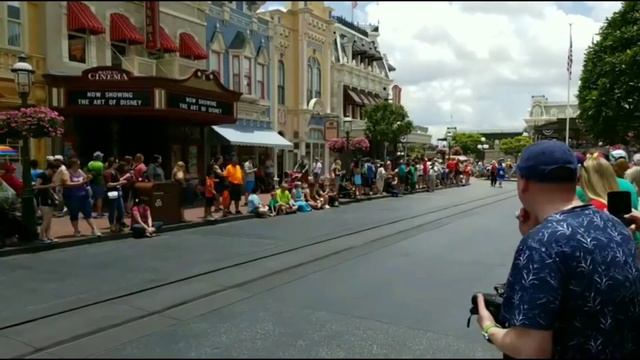 Peter Pan Following the Leader Parade Disney's Magic Kingdom смотреть онлайн