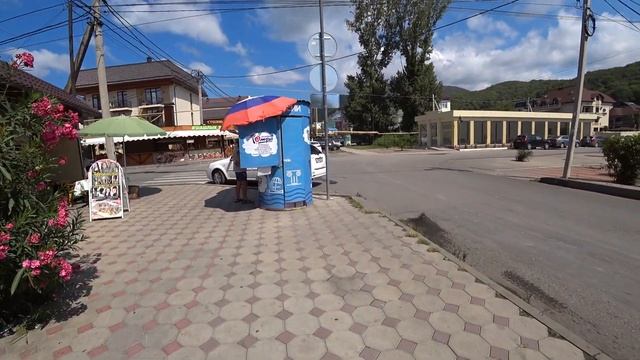 Лазаревское . Улица Аэродромная. Столовая Эвелин. Гостевые дома. Овощной рынок. Хлебный завод смотреть онлайн