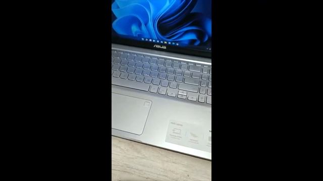 My new Asus vivobook..? смотреть онлайн