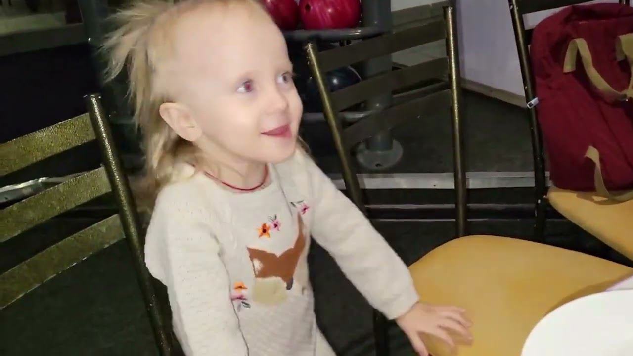 Первый раз в Боулинге смотреть онлайн