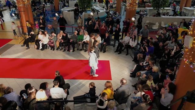 Модный показ в ТРЦ Южный (Декабрь 2022) смотреть онлайн