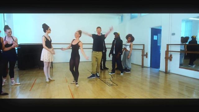 SoundExtra ft Looper Dodgy Moves смотреть онлайн