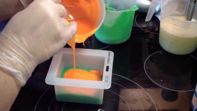 Making & Cutting Pear and Pomegranete Soap for BeScented смотреть онлайн