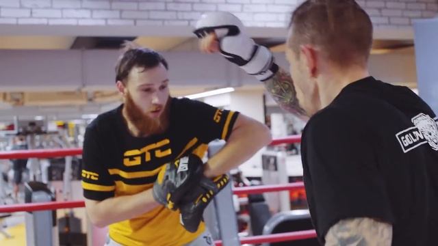 Бойцовский клуб - тренируйся с чемпионами смотреть онлайн