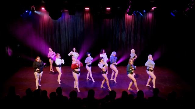 Slow Burn students perform Waiting Game - The Bombshell Burlesque Academy смотреть онлайн
