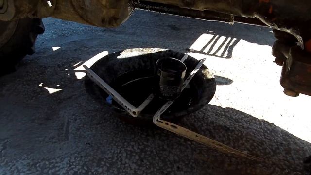 Замена масла в двигателе Lombardini. Трактор МТЗ-320.4 смотреть онлайн