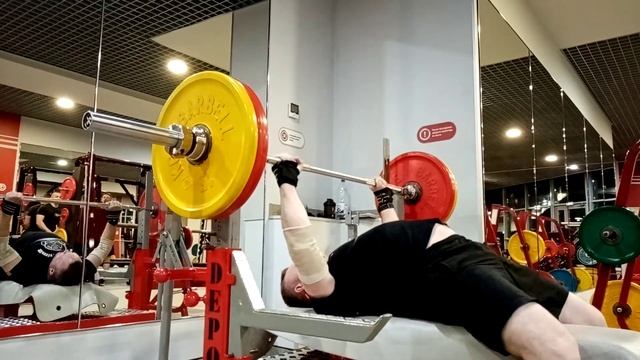 Жим лёжа средним хватом 105 на 3 смотреть онлайн