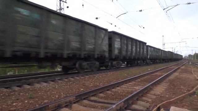 Электровоз ВЛ10У-065 с грузовым поездом, ст. Белые Столбы, 15 мая 2021 г. смотреть онлайн