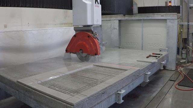 Sasso K600 Saw cutting Miteres смотреть онлайн