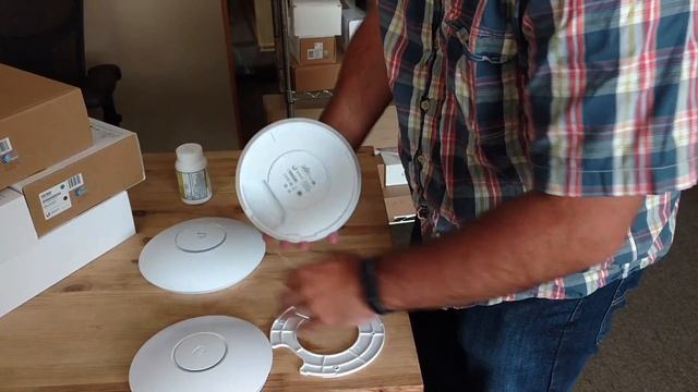 UniFi AP: How to disconnect the UAP from the wall/ceiling mount. Easiest Video! смотреть онлайн