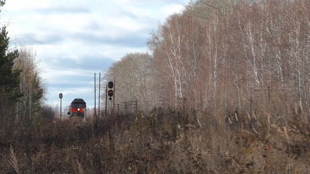 ТЭП70-0477 с пригородным поездом Егоршино — Тавда и приветливой бригадой