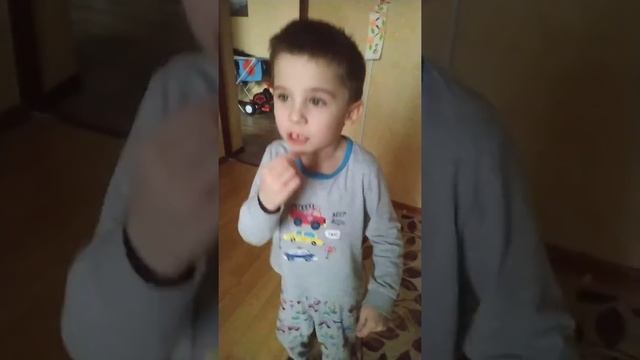 У Ромы выпал молочный зуб смотреть онлайн