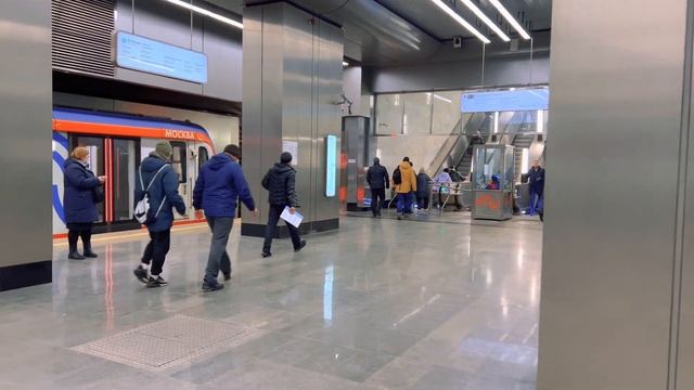 Moscow Metro. Narodnoye Opolcheniye (Bolshaya Koltsevaya line). 4K смотреть онлайн