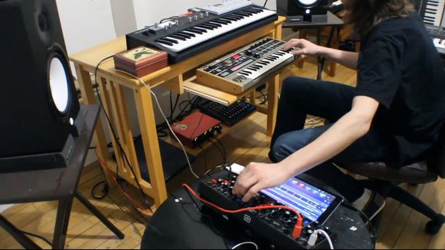 Behringer Model D,Neutron,Microkorg,Waldorf Blofeld w/Korg Gadget iOS,Synth Jam Sessions. смотреть онлайн