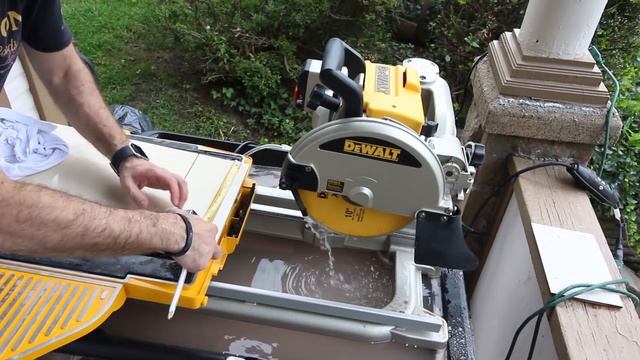 The DeWALT Wet Tile Saw (It's a BEAST) смотреть онлайн