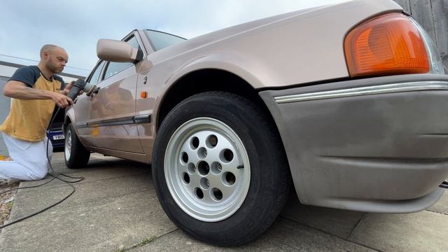 MK4 Escort Ghia - Can you polish a TURD? making it look nicer! and detailing. Part 4 смотреть онлайн